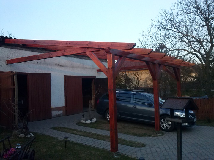 Stání pro automobily - konstrukce, krytina SATJAM, prosvětlení s trapézu