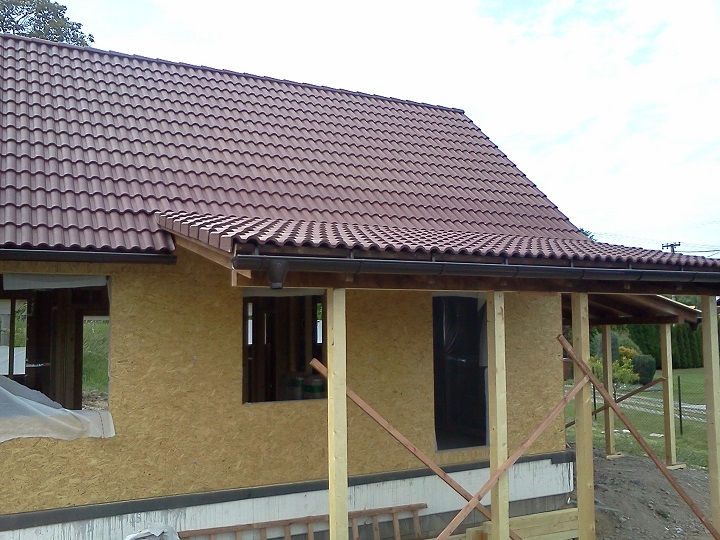 Konstrukce krovu s krytinou MEDITERRAN (višňová)