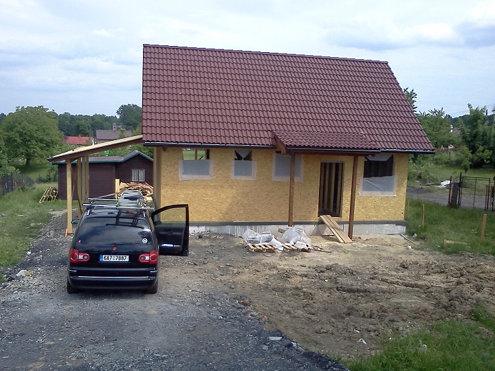 Konstrukce krovu s krytinou MEDITERRAN (višňová)